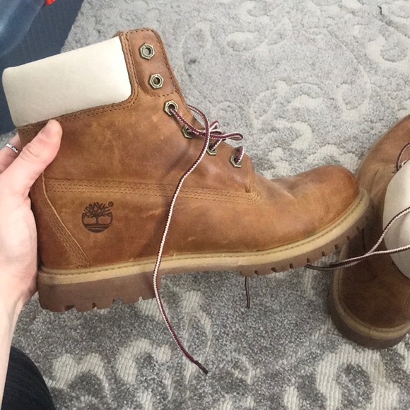 Leather tan and white women Timberland boots - Picture 5 of 8
